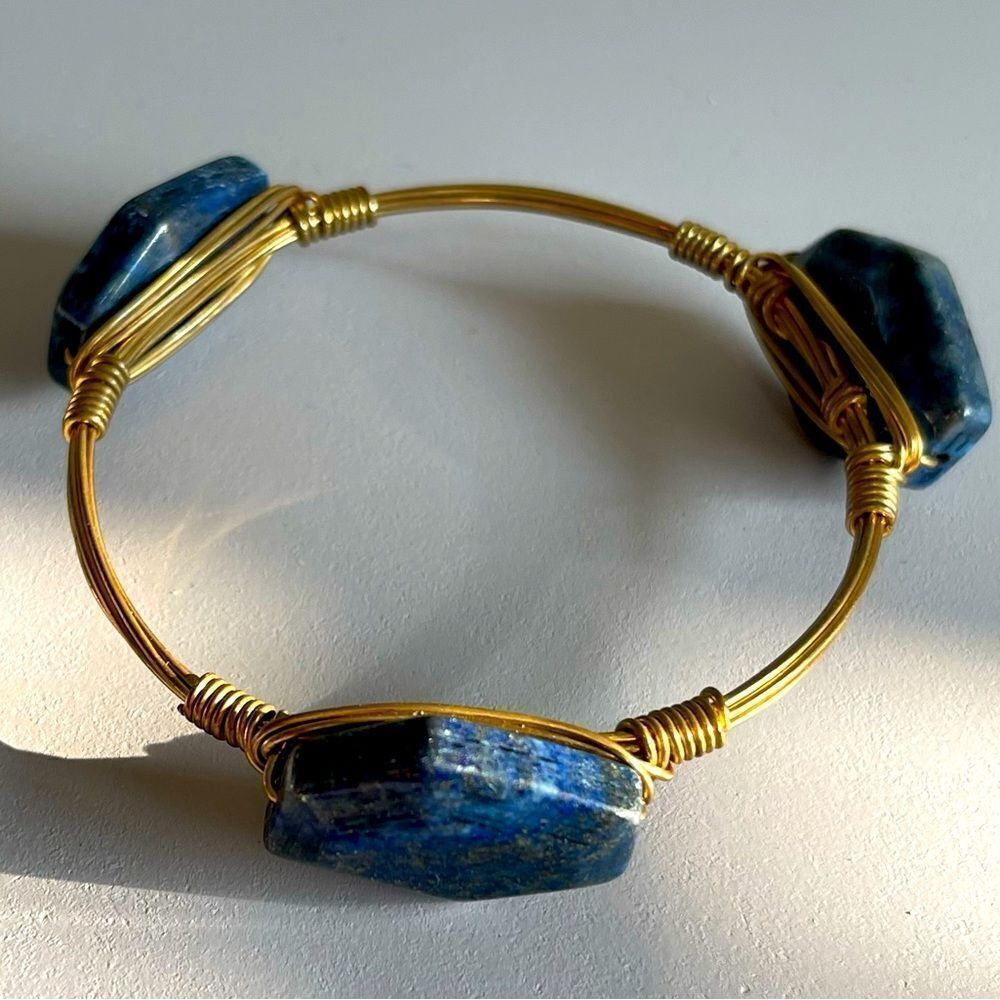 EUC Beautiful cobalt blue wire wrap bracelet.